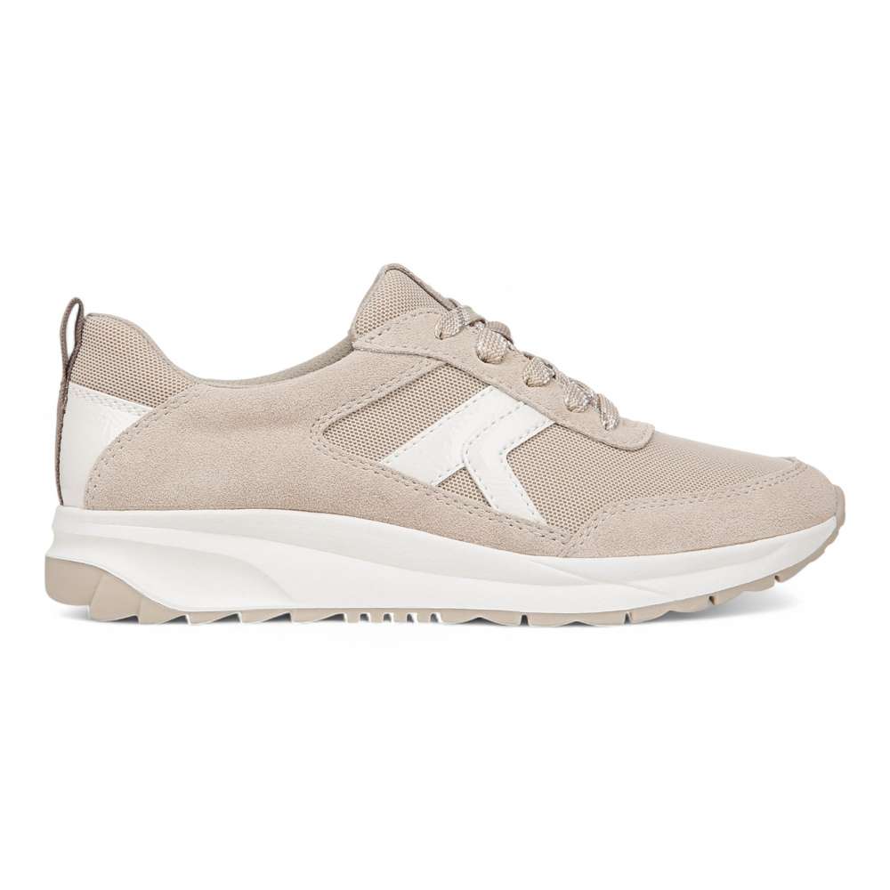 Shay Jogger Lace Up Sneaker - White/Beige